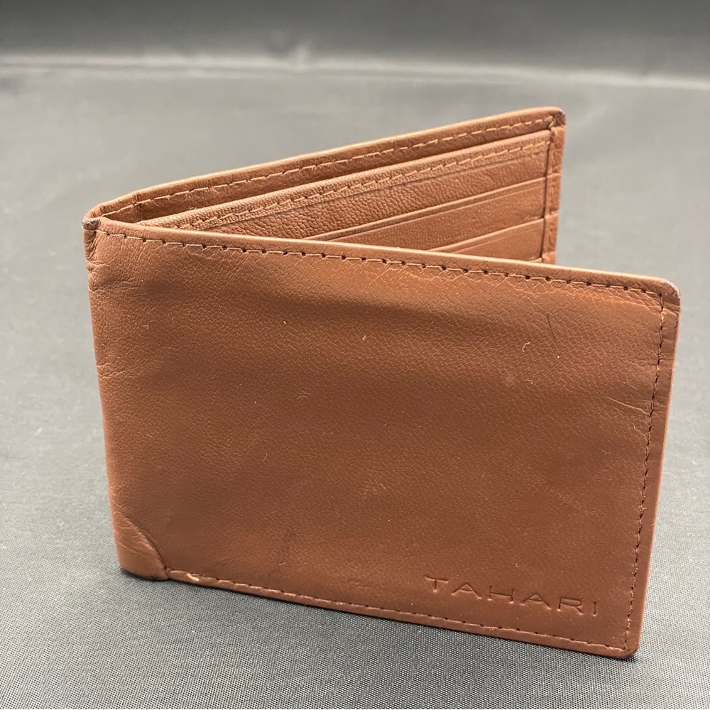 Tahari Wallet